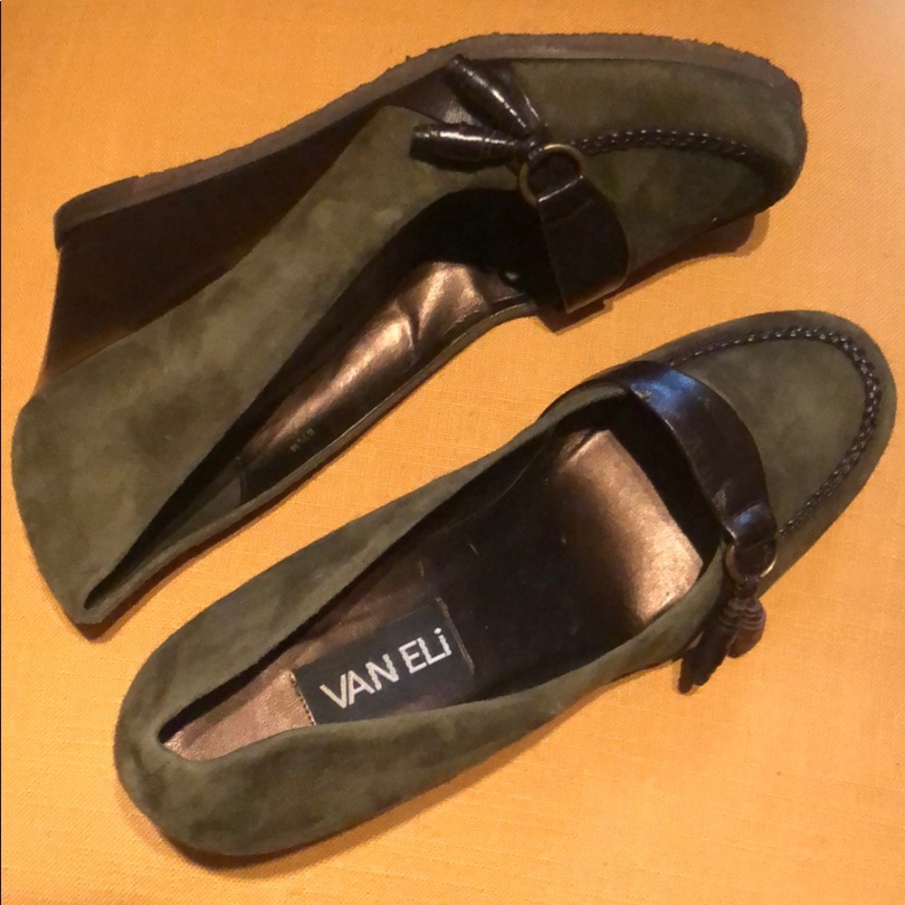 VANELi Hunter Green Suede Loafer Wedges